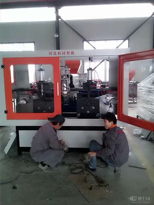 【液压自动削口吹塑机 机油桶液位线吹塑机价格_液压自动削口吹塑机 机油桶液位线吹塑机厂家】- 